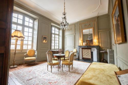 B&B / Chambre d'hôtes L'Hotel de Panette, Un château en ville - Chambres historiques 1, rue Henri Ducrot Bourges