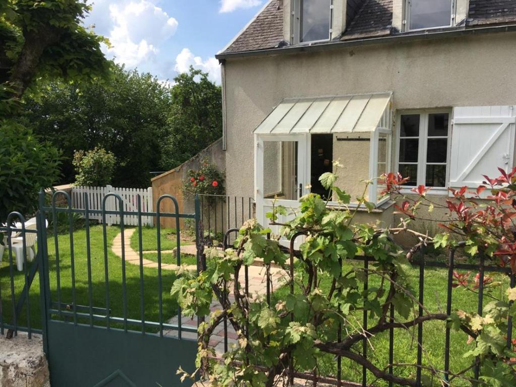 Maison de vacances L' Huis-au-Tilleul 25 Route de la Forêt au Duc, 89630 Quarré-les-Tombes