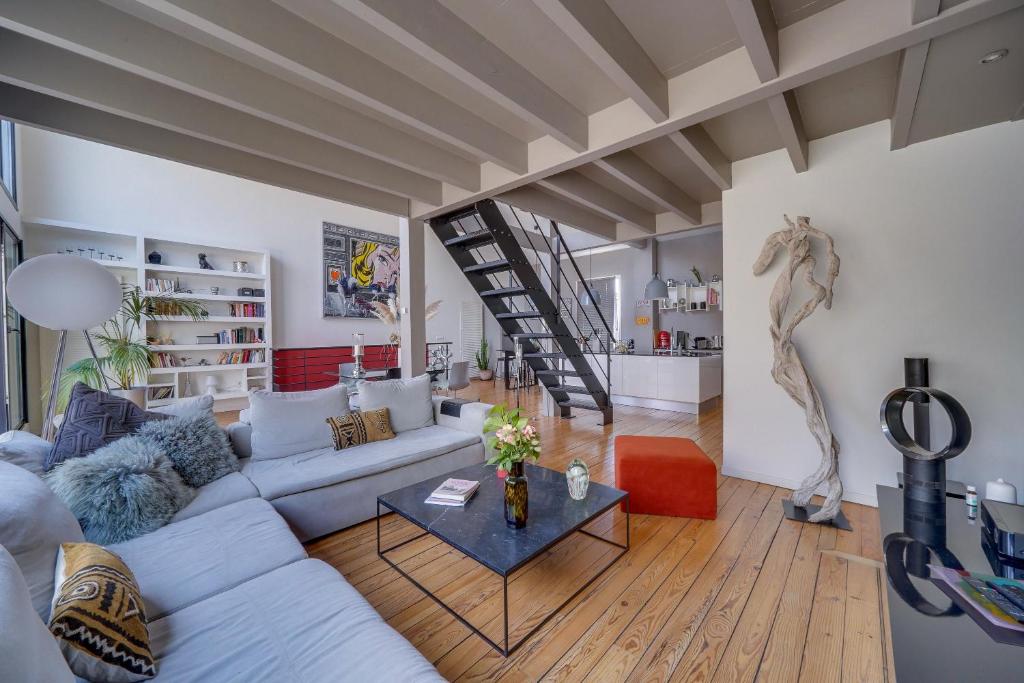 Maison de vacances L'IBAÏ LOFT - Magnifique maison avec piscine aux Chartrons 91 rue Surson, 33300 Bordeaux