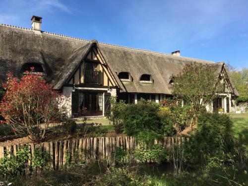 L'Ile Normande Hardencourt-Cocherel france