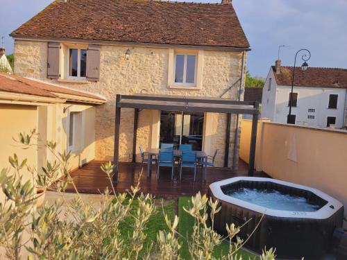 L'inattendu, jolie maison briarde avec jacuzzi Chenoise france