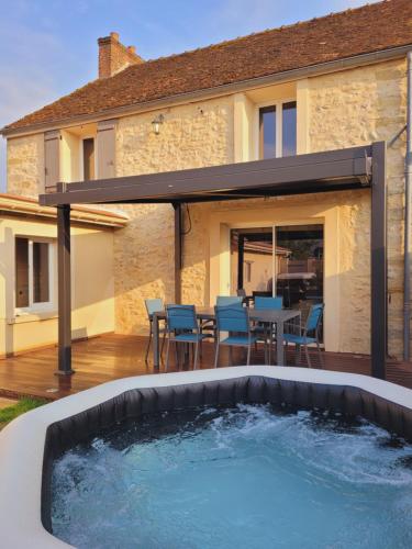 Maison de vacances L'inattendu, jolie maison briarde avec jacuzzi 5 Rue Dimeresse Chenoise
