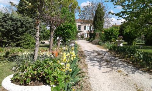 B&B / Chambre d'hôtes L'Isle de Bourbon 9 rue de l'église Le Gué-de-Velluire