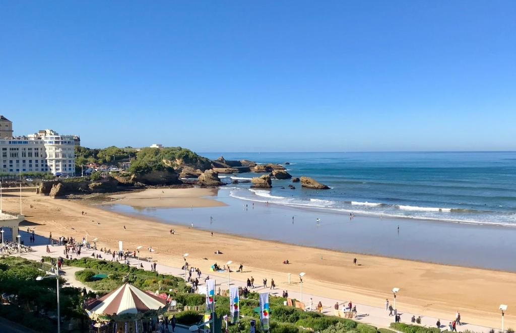 Appartement L'océan à perte de vue, la grande plage à vos pieds étage 3,  21ter Avenue Edouard VII, 64200 Biarritz