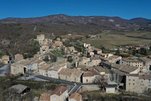 Appartement L'Olivier d'Anna - village médiéval Sainte-Jalle Baronnies provençales chemin du Mûrier Sainte-Jalle