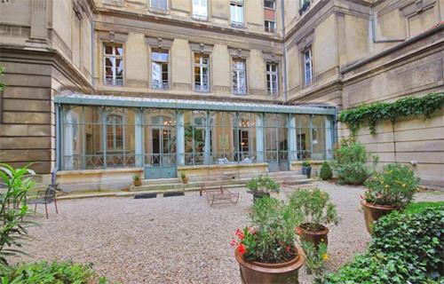 L Orangerie Spacieux appartement deluxe dans le centre historique Avignon france