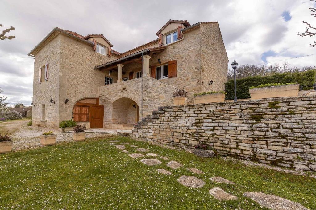 Maison de vacances L'Oustal, piscine privee Mas de Bastide, 162, 46150 Crayssac