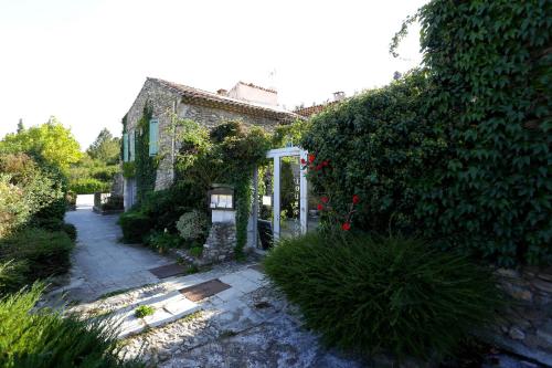 B&B / Chambre d'hôtes L'Oustaou lieu-dit Les petites filiéres route nationale 85 Château-Arnoux-Saint-Auban