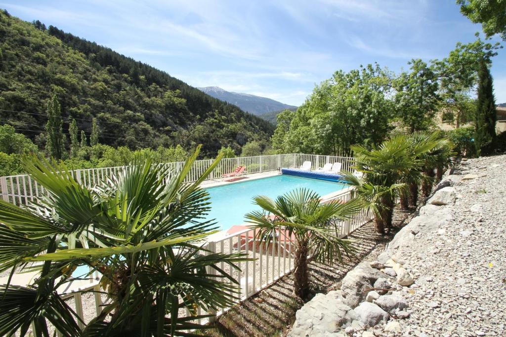 Maison d'hôtes LA BAPTISTINE FACE AU VENTOUX Quartier les Allègres 45 RUE DE L'ASTRONOME, 26170 Plaisians