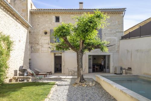 Villa La baronne Place Jean Jaurès, 1 Saint-Hilaire-dʼOzilhan