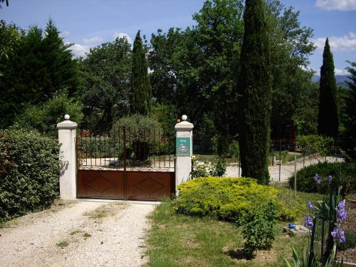 La bastide de Mauragne - Gîte les Iris Apt france