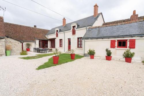 La Belle Aventure Mosnes chambres d' hôtes avec piscine et jacuzzi Mosnes france