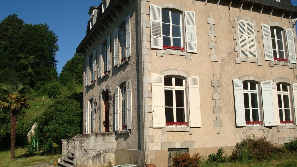 B&B / Chambre d'hôtes La Belle Maison 17 Faubourg de Macaud, 87120 Eymoutiers