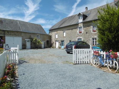 B&B / Chambre d'hôtes La Bicyclette Bleue Le Hameau Durand numéro 3 Montpinchon