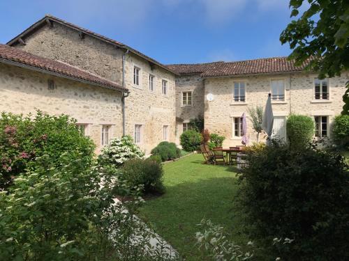 B&B / Chambre d'hôtes La Boulangeraie 2045 les trois bornes Saint-Junien