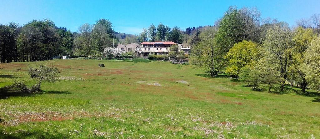 Maisons de vacances La Bouriotte Lieu dit La Bouriotte, 81270 Labastide-Rouairoux