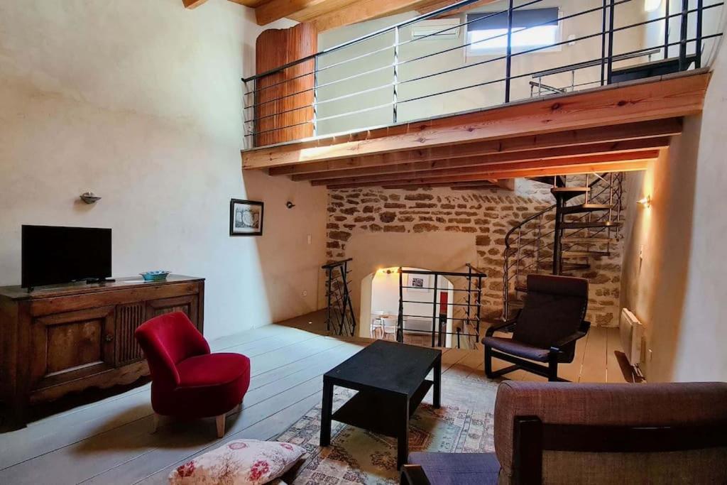 Maison de vacances La Bousquetière, Maison de village esprit Loft. 20 Bis 20 Rue de Verdun, 84230 Châteauneuf-du-Pape