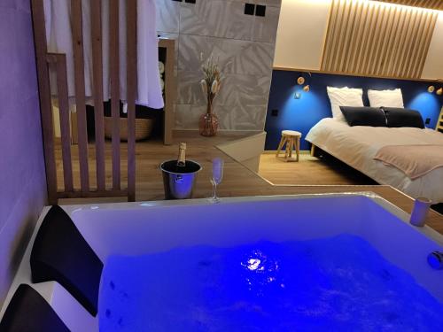 LA BULLE ROMANTIQUE, Suite avec jacuzzi privatif Sacy-le-Grand france