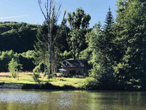 La cabane de l'étang Feings france