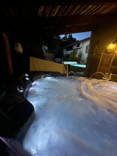 La cabane du 375, Piscine Clim,Jacuzzi et insolite Saint-Jean-de-Moirans france