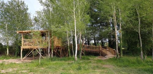 Tente de luxe LA CABANE PERCHEE 2148 Chemin des Iscles De Durance Villelaure