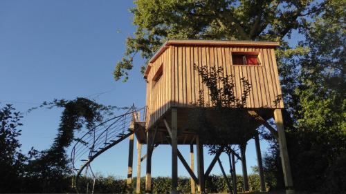 Maison de vacances La cabane perchée du faucon 28 chemin de l'église Fréchou-Fréchet