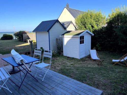 LA CABINE VUE MER Luc-sur-Mer france