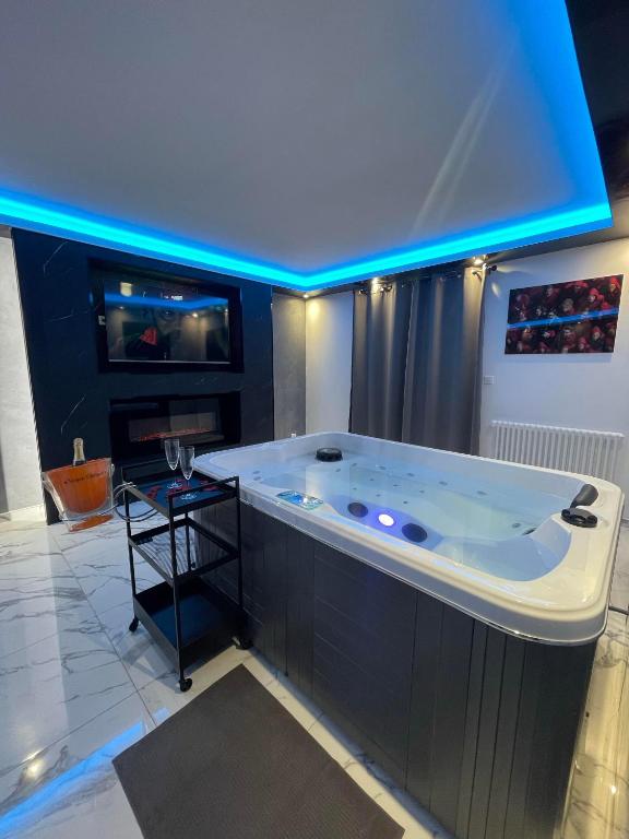 Maison de vacances La Casa de Lové Suite Jacuzzi 9 rue des petites fabriques, 77000 Melun