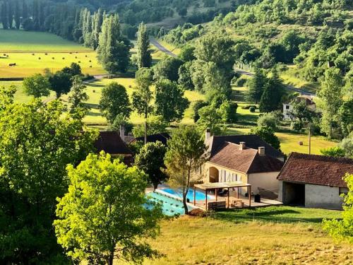 La Case à Nini paisible maison avec piscine Peyrilles france