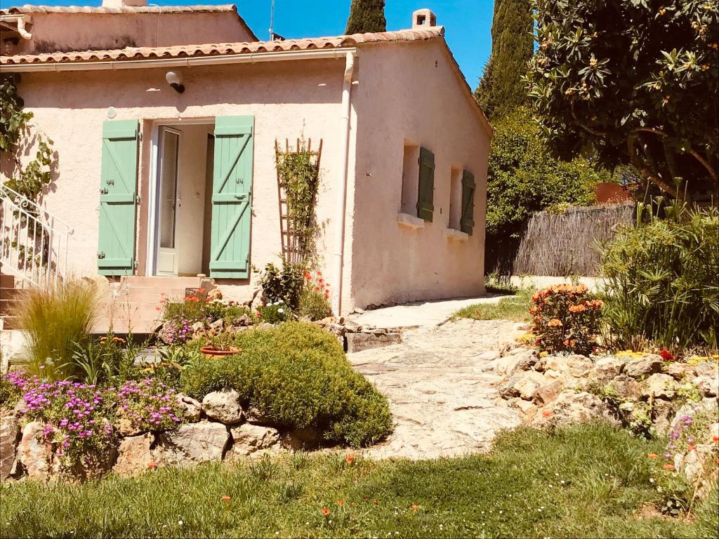 Séjour chez l'habitant La Casita - Deux pièces dans jardin 45 Rue du Hameau de Châteaurenard, 83510 Lorgues