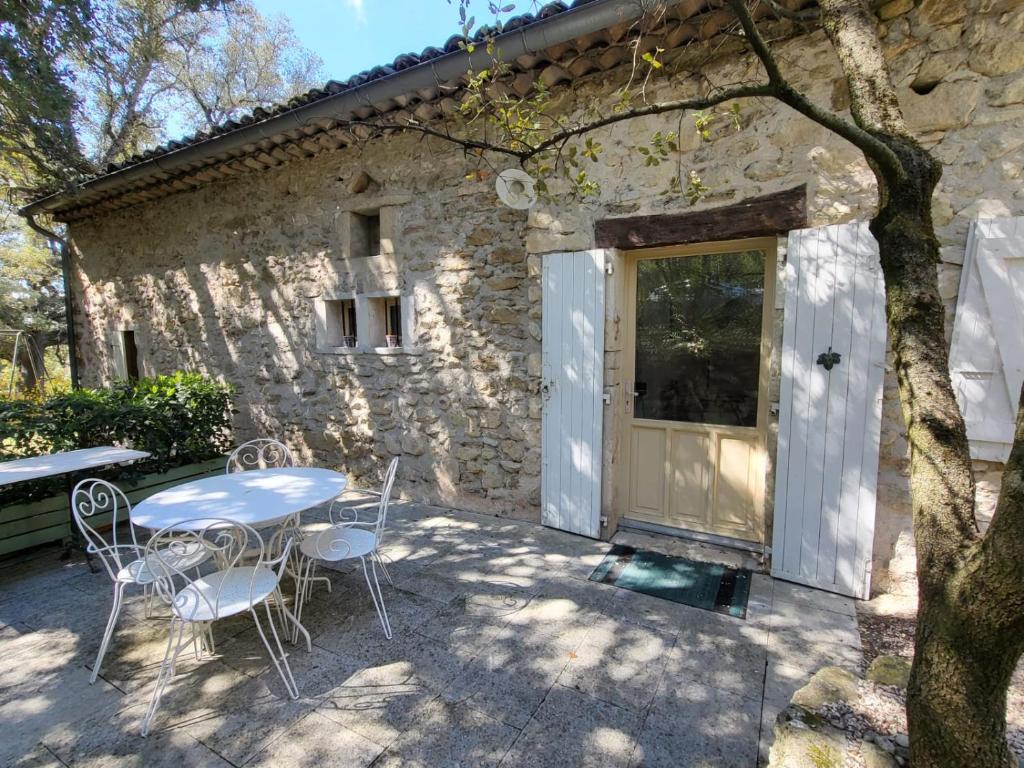 Maison d'hôtes La Cassine, gîte des Lucioles en Provence 97 Genève, 26130 Montségur-sur-Lauzon