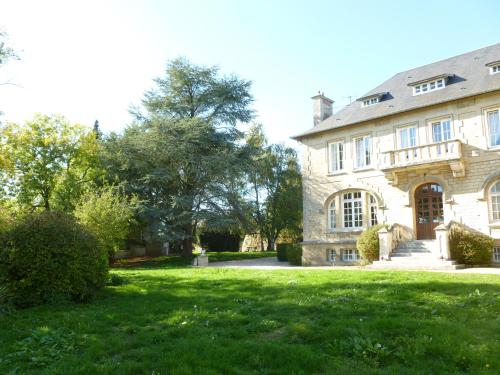 B&B / Chambre d'hôtes La chambre au Château lieudit le vieux château 10-14 rue du Château Pernant