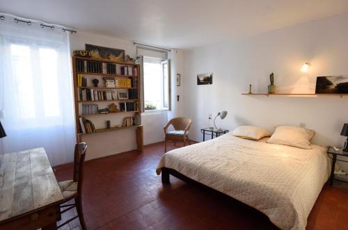 B&B / Chambre d'hôtes la chambre claire 26 Rue de la Republique Sigean