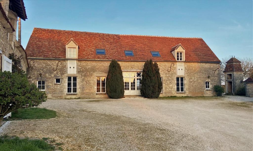 Villa LA CHARMILLE Jolie maison de campagne 14 personnes piscine calme La Roussille, 58410 Entrains-sur-Nohain