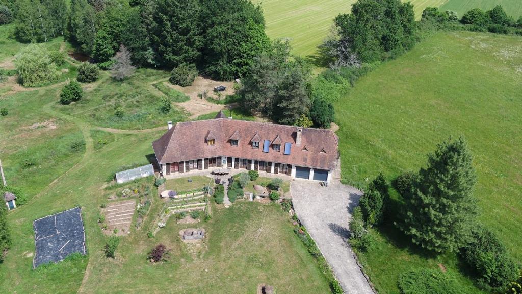 Villa La Chataigneraie/ tammekastanje landgoed op 11 hectare La Bessoulie Est, 24450 Saint-Priest-les-Fougères