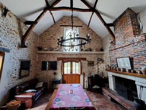 Maison de vacances La Chauvellière, un écrin de verdure dans un cadre historique 126 Route de Neuvy-le-Roi Beaumont-la-Ronce