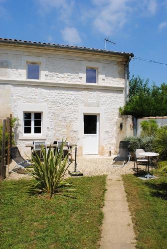 Maison de vacances LA CHOUETTE 4 Chemin des Moulins Saint-Sigismond-de-Clermont