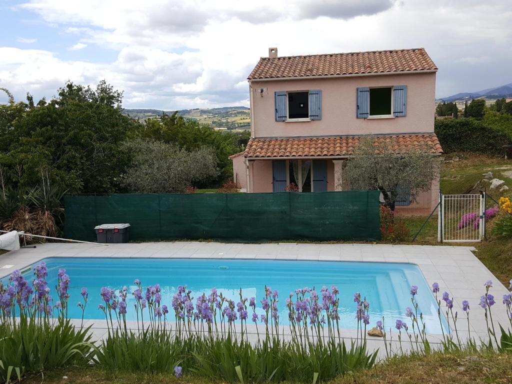 Maison de vacances La Cigale Bleue quartier Josiol, 26110 Mirabel-aux-Baronnies