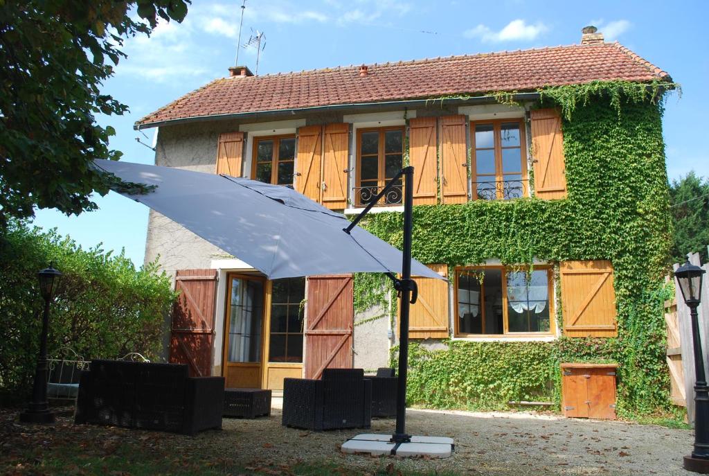 Maison de vacances LA CLAIRIERE AU BOIS 1 lieu dit L ABENAIS, 86110 Thurageau