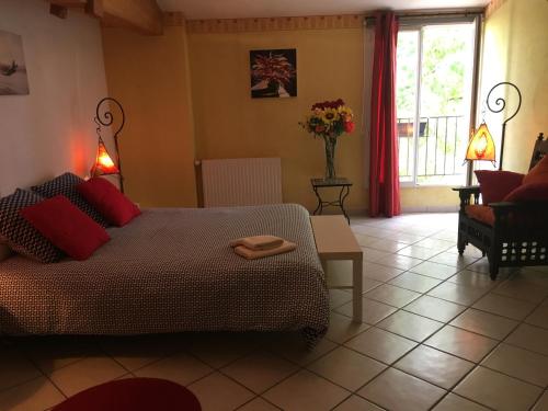 B&B / Chambre d'hôtes La Closerie du Chêne Bleu Chez Grelier 761 route de Saint Ciers Saint-Caprais-de-Blaye