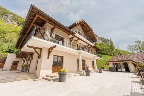 La Corniche Prestige, Luxury Villa with private Wellness and Spa by LocationlacAnnecy, LLA Selections Veyrier-du-Lac france