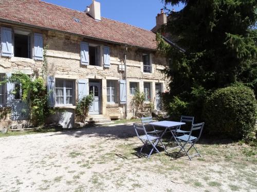 La Cour Flavigny-sur-Ozerain france