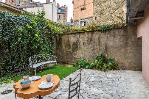 LA COUR DES DAMES - Confort et calme en centre historique Rennes france