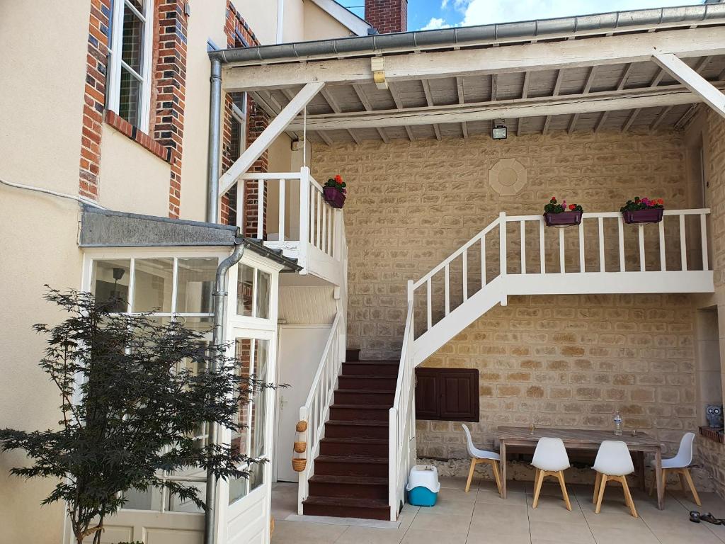 B&B / Chambre d'hôtes La Cour des Marotiers 48 Rue Carnot, 51160 Mareuil-sur-Ay