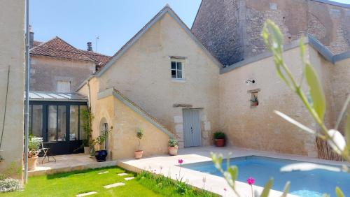 La Croix au Maitre Coulanges-la-Vineuse france