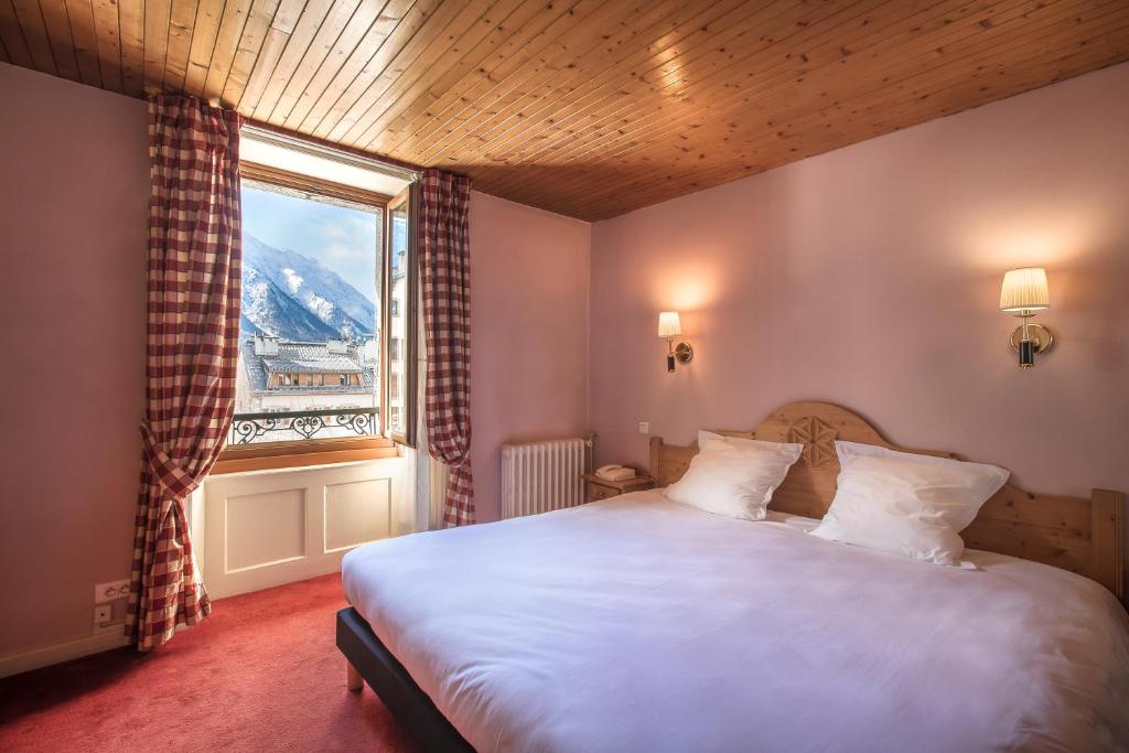 Hôtel La Croix Blanche 81 Rue Joseph Vallot, 74400 Chamonix-Mont-Blanc