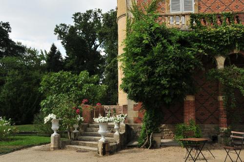 B&B / Chambre d'hôtes La Demeure d'Aglaë Chateau de Balaine Villeneuve-sur-Allier