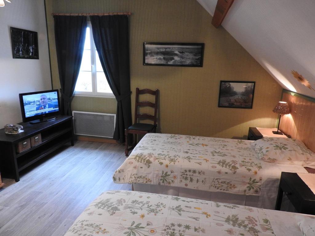 B&B / Chambre d'hôtes La Dinandière 28 Route d'Hauterive, 71240 La Chapelle-de-Bragny