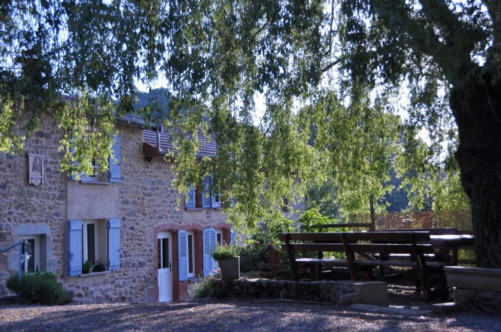 Maison d'hôtes la Ferme aux abeilles Lieu-dit Les Alliers, 42820 Ambierle