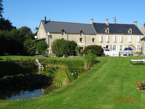 B&B / Chambre d'hôtes La ferme aux chats L' Eglise Formigny